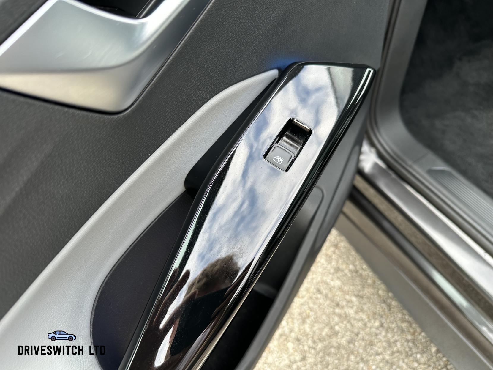 Volkswagen ID.3 Pro Performance 58kWh Family Hatchback 5dr Electric Auto (204 ps)