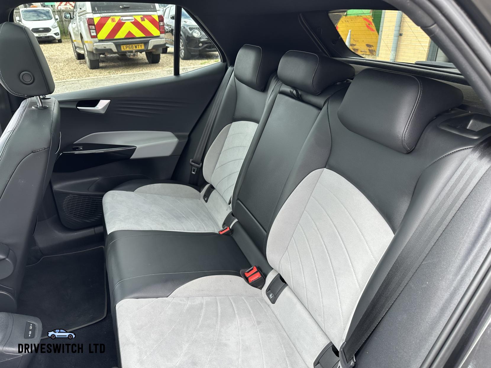 Volkswagen ID.3 Pro Performance 58kWh Family Hatchback 5dr Electric Auto (204 ps)
