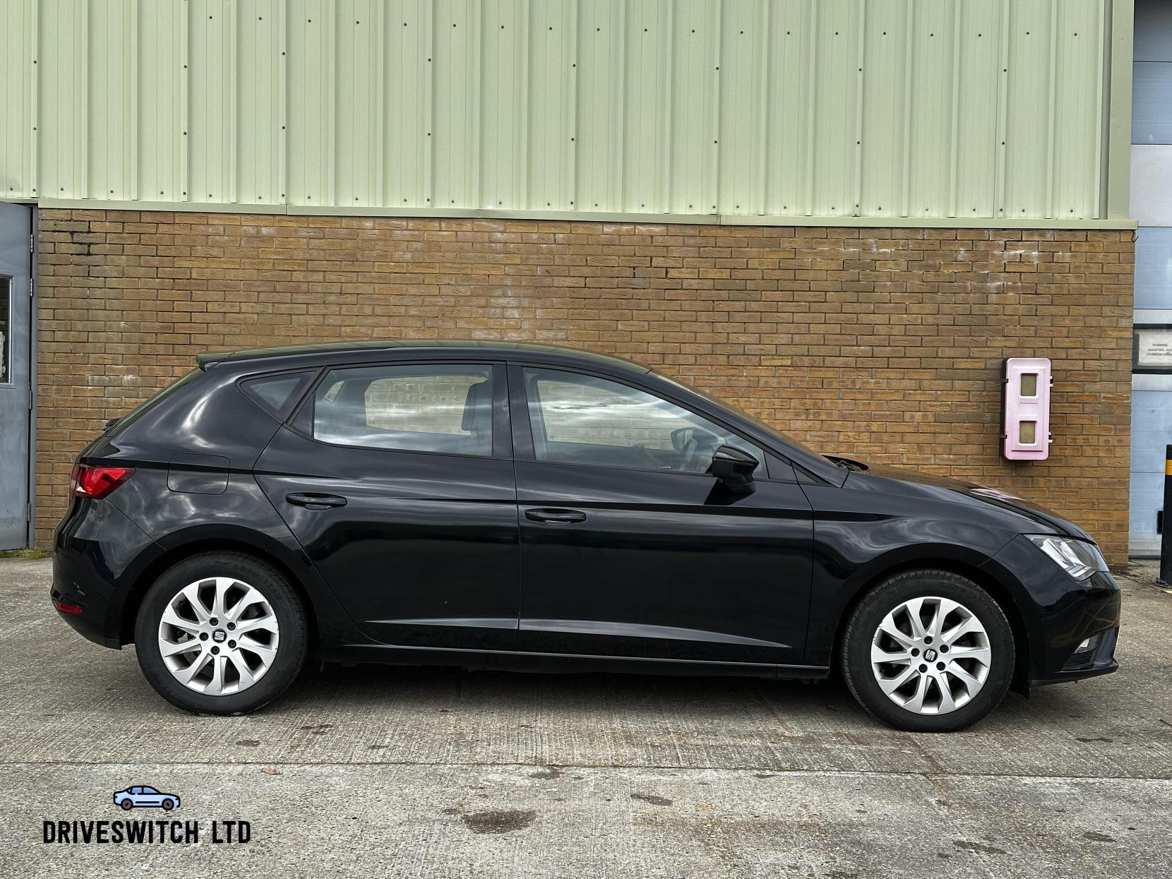 SEAT Leon 1.6 TDI Ecomotive CR SE Hatchback 5dr Diesel Manual Euro 5 (s/s) (110 ps)