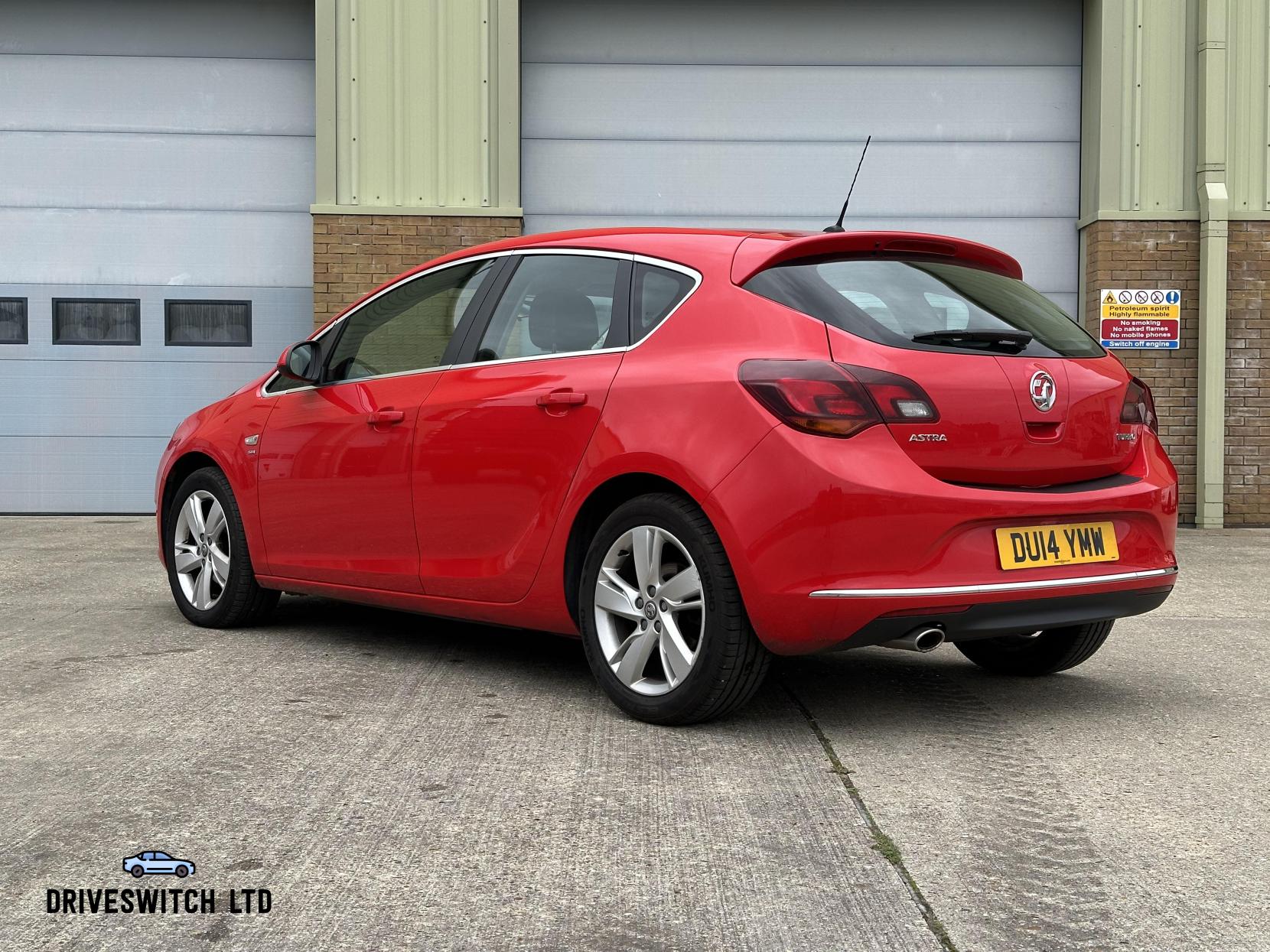 Vauxhall Astra 1.4T 16v SRi Hatchback 5dr Petrol Manual Euro 5 (140 ps)