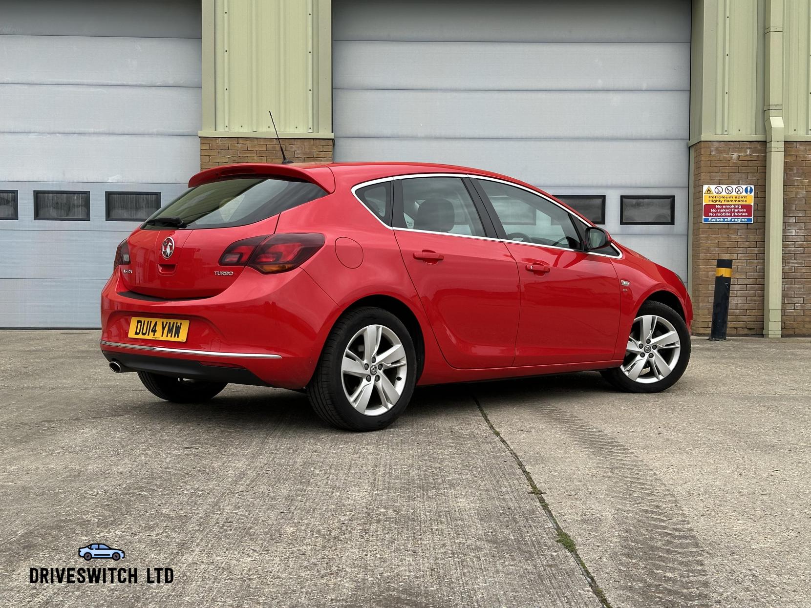 Vauxhall Astra 1.4T 16v SRi Hatchback 5dr Petrol Manual Euro 5 (140 ps)