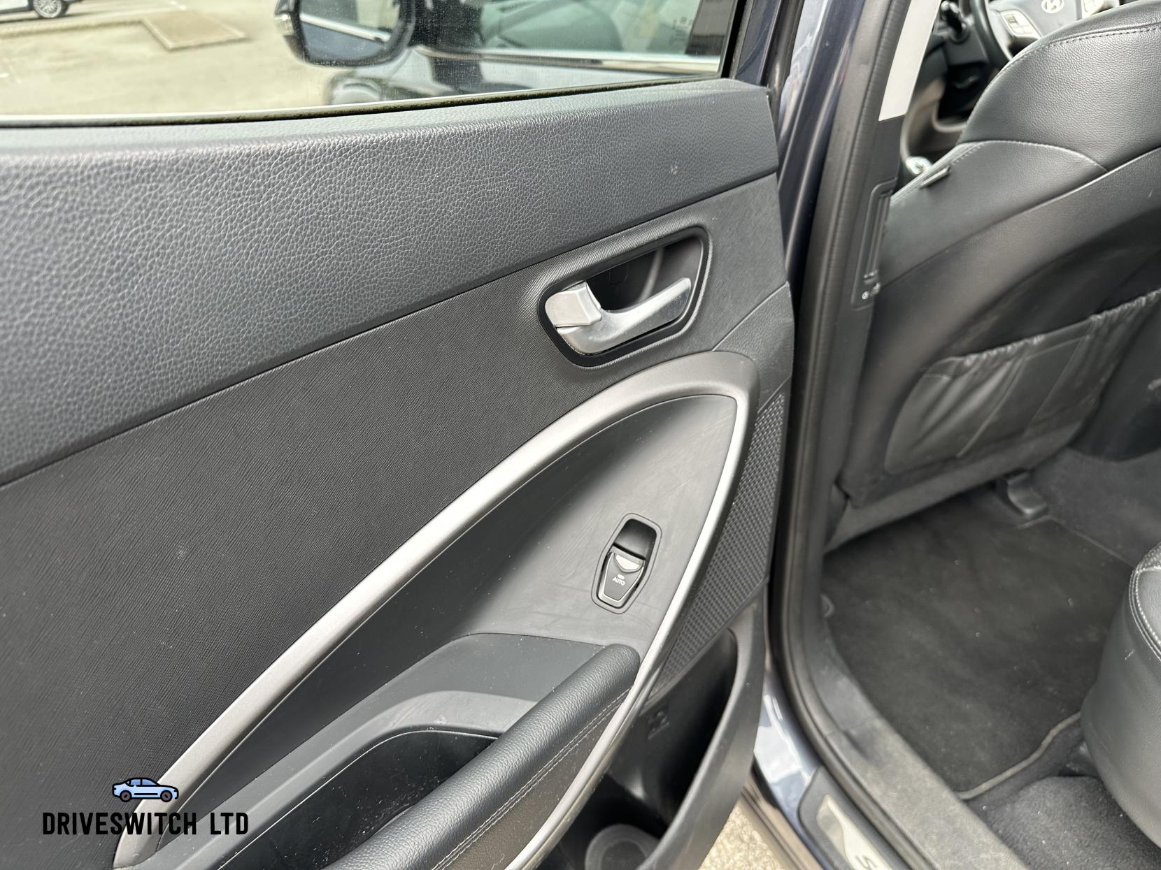 Hyundai Santa Fe 2.2 CRDi Premium SUV 5dr Diesel Manual 4WD Euro 5 (5 seat) (194 bhp)