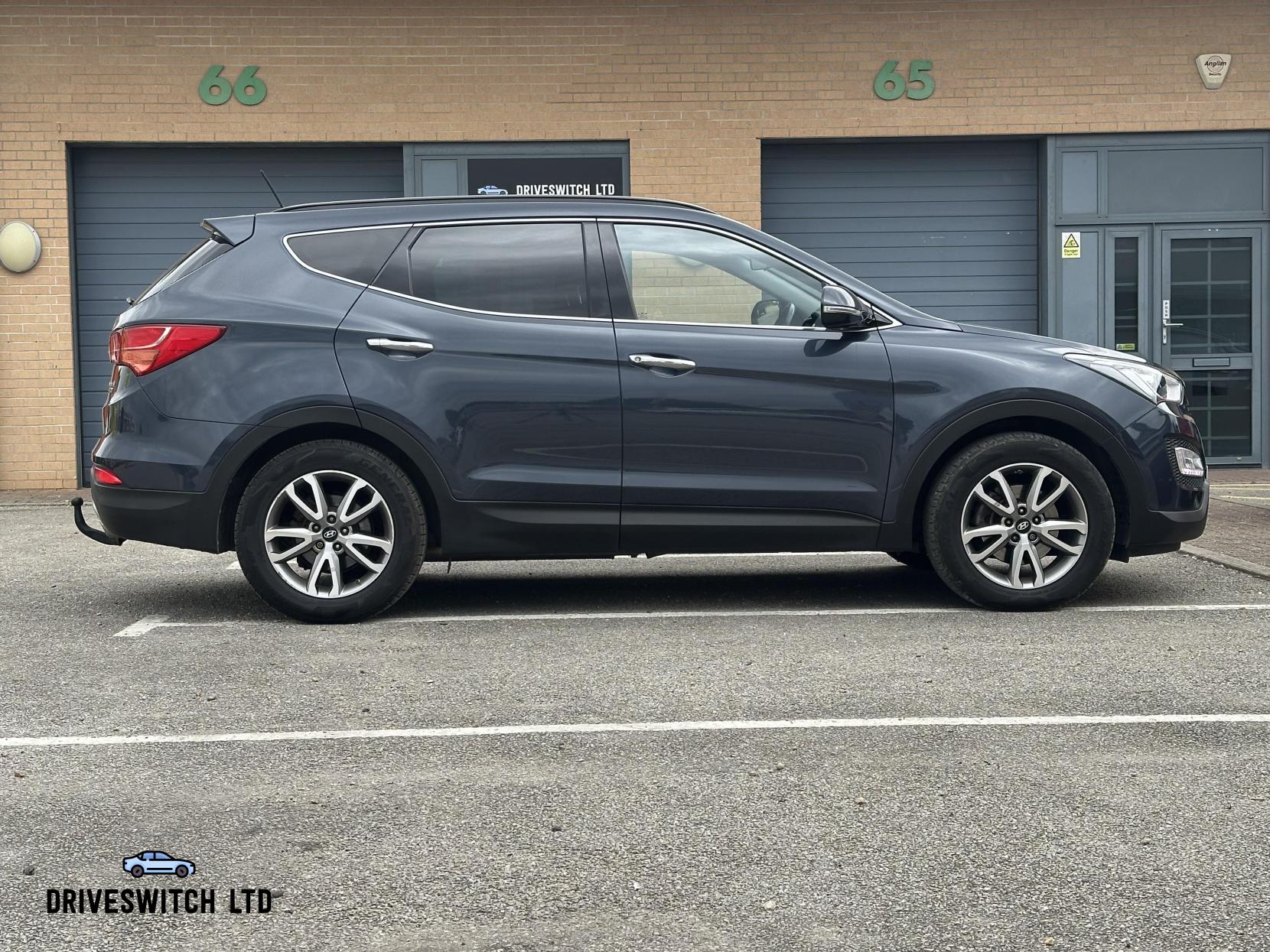 Hyundai Santa Fe 2.2 CRDi Premium SUV 5dr Diesel Manual 4WD Euro 5 (5 seat) (194 bhp)