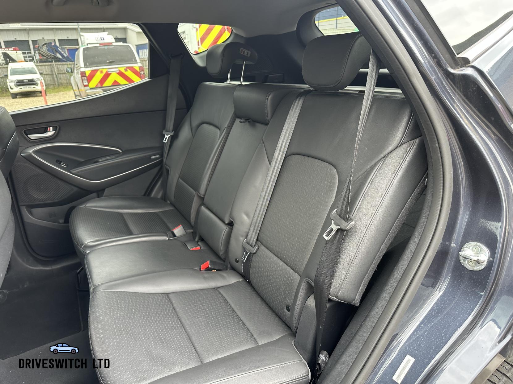 Hyundai Santa Fe 2.2 CRDi Premium SUV 5dr Diesel Manual 4WD Euro 5 (5 seat) (194 bhp)