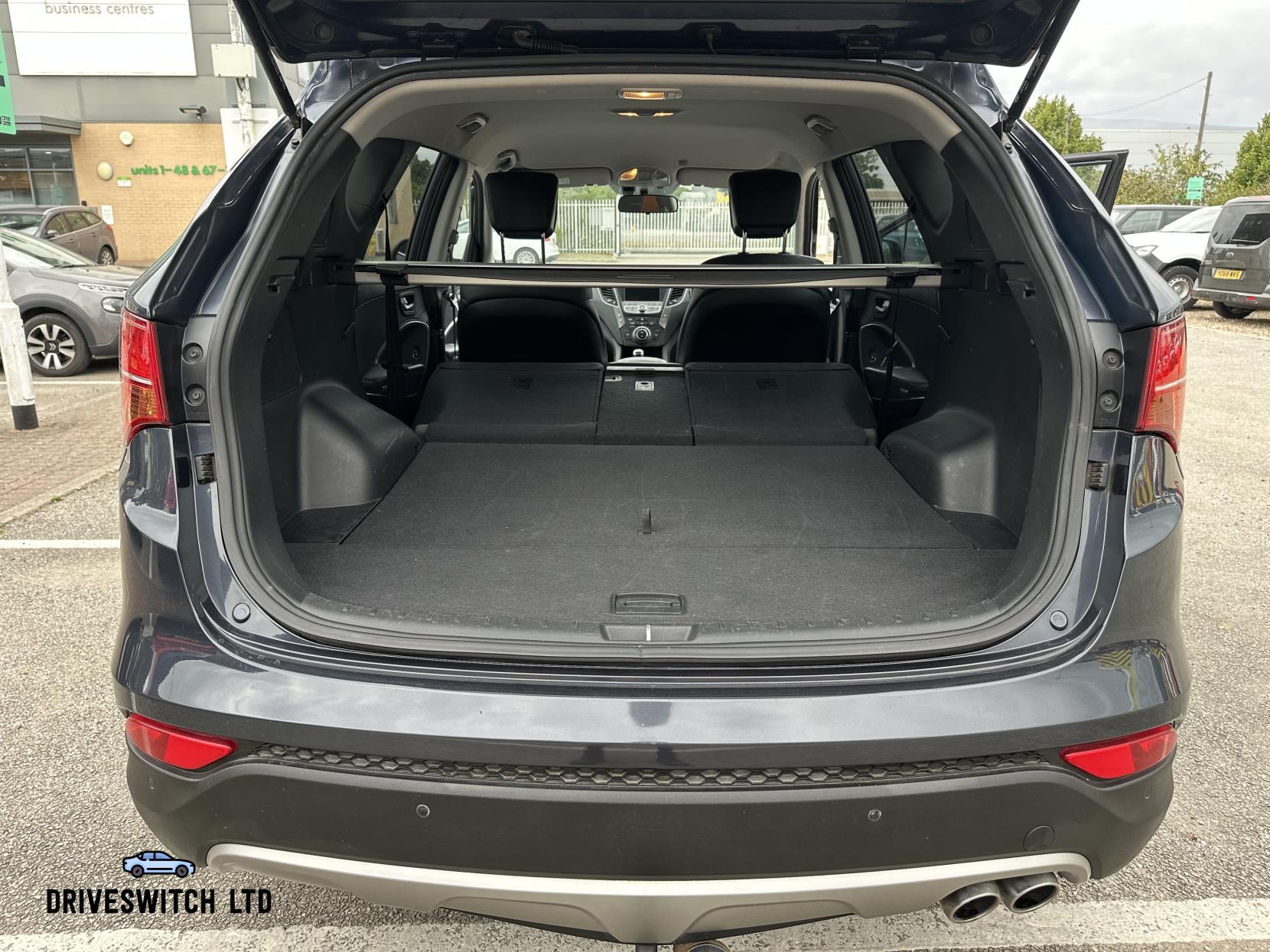 Hyundai Santa Fe 2.2 CRDi Premium SUV 5dr Diesel Manual 4WD Euro 5 (5 seat) (194 bhp)