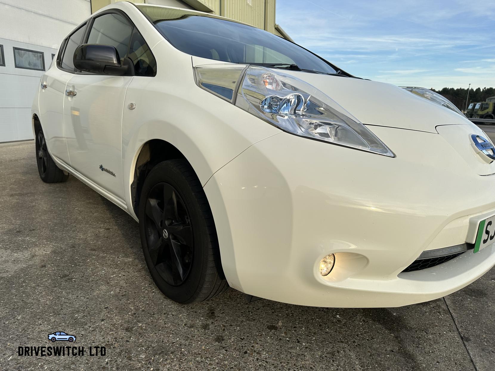 Nissan Leaf 30kWh Black Edition Hatchback 5dr Electric Auto (109 bhp)