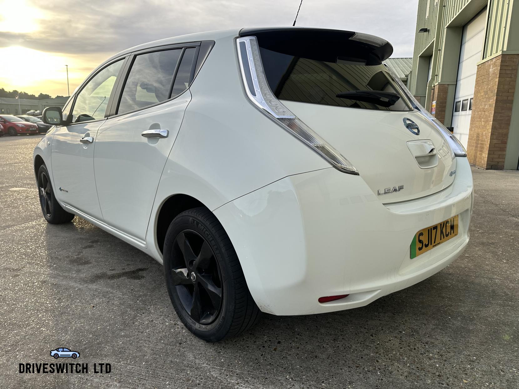 Nissan Leaf 30kWh Black Edition Hatchback 5dr Electric Auto (109 bhp)