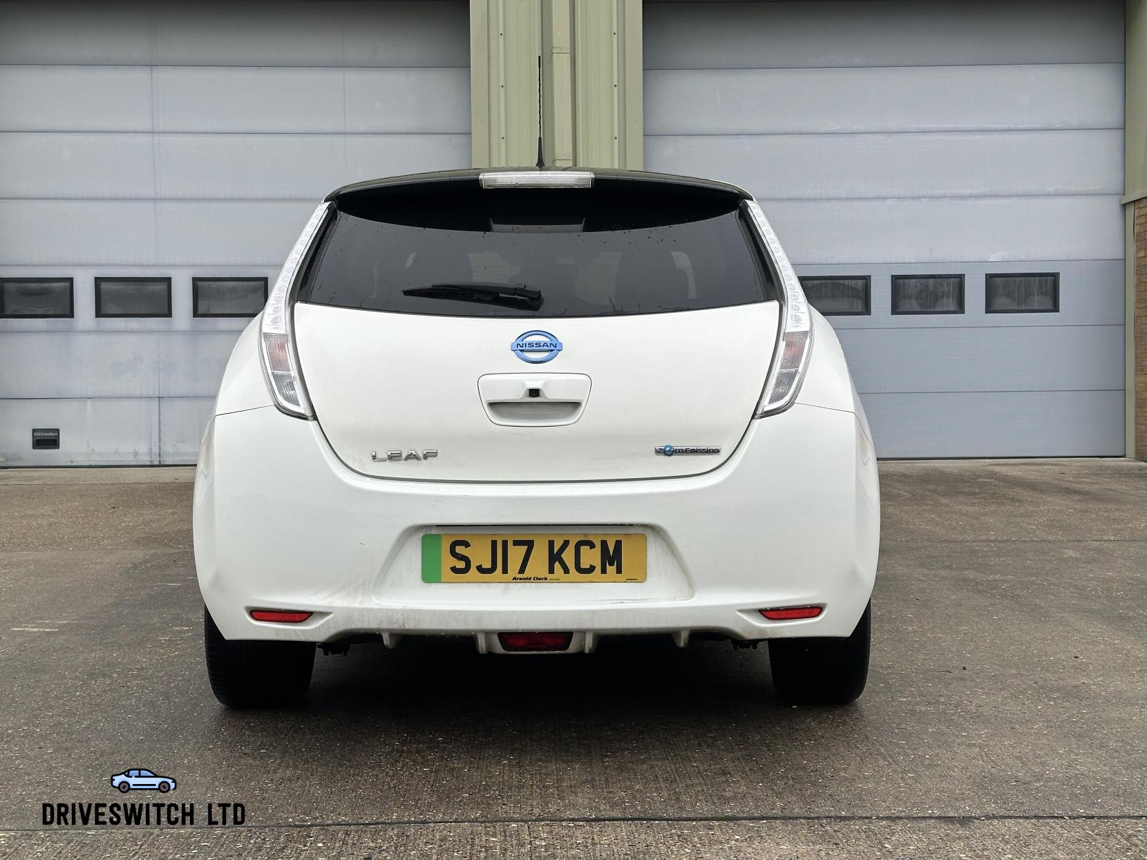 Nissan Leaf 30kWh Black Edition Hatchback 5dr Electric Auto (109 bhp)