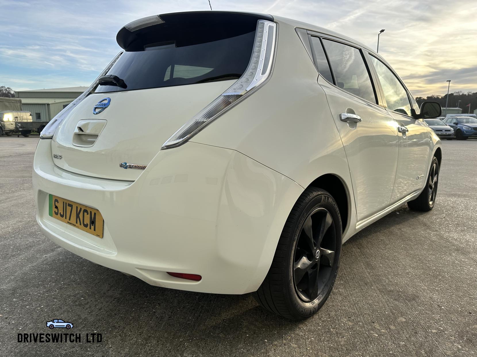 Nissan Leaf 30kWh Black Edition Hatchback 5dr Electric Auto (109 bhp)