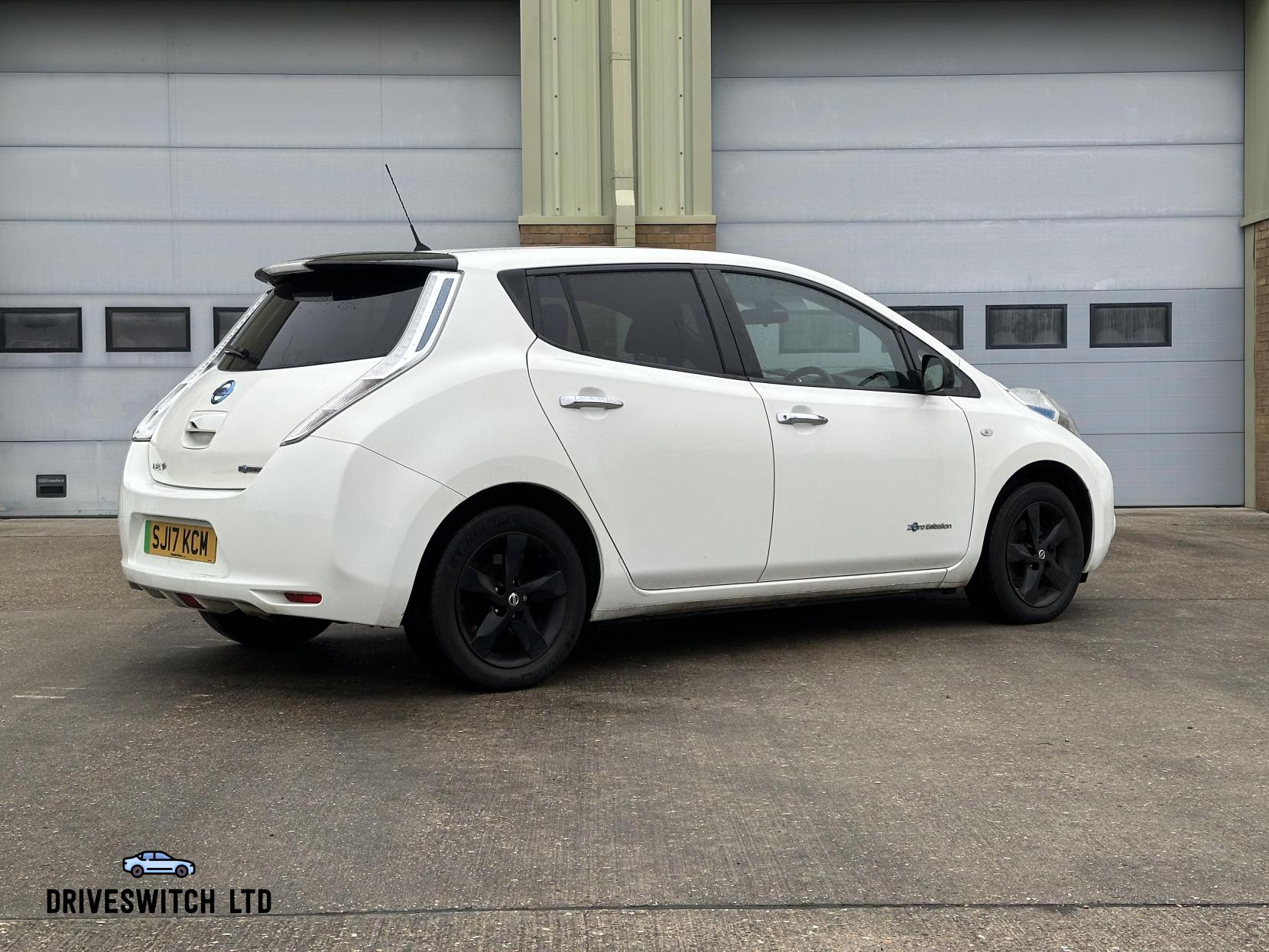 Nissan Leaf 30kWh Black Edition Hatchback 5dr Electric Auto (109 bhp)