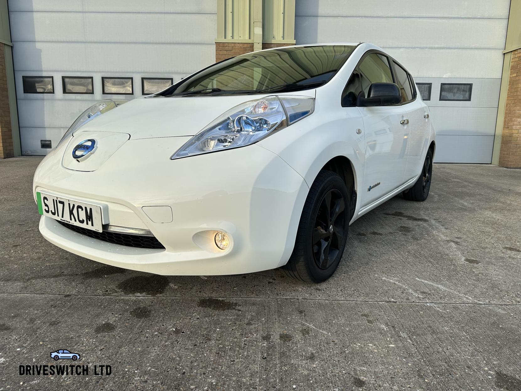 Nissan Leaf 30kWh Black Edition Hatchback 5dr Electric Auto (109 bhp)