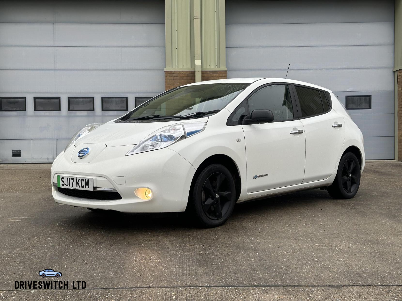 Nissan Leaf 30kWh Black Edition Hatchback 5dr Electric Auto (109 bhp)