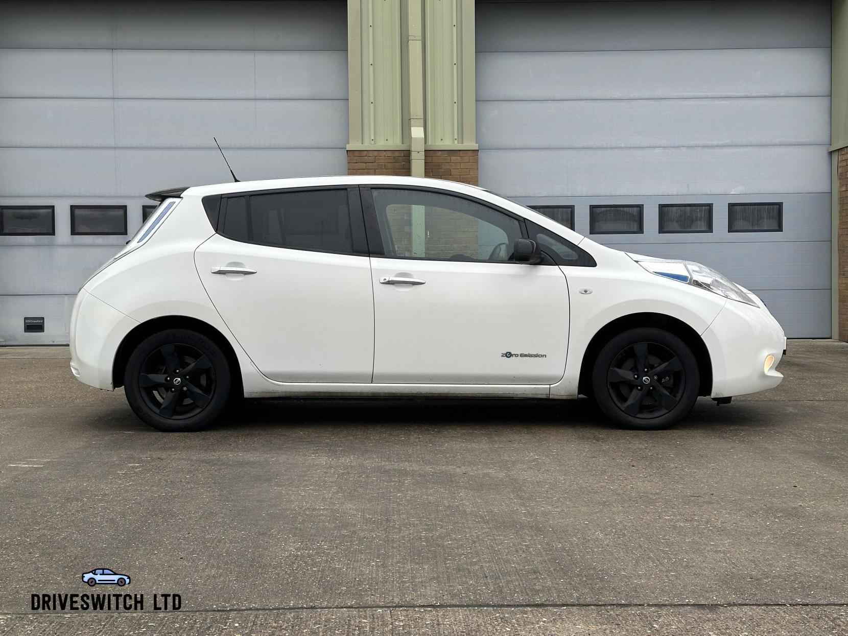 Nissan Leaf 30kWh Black Edition Hatchback 5dr Electric Auto (109 bhp)